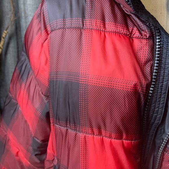 Old Navy Red and Black Plaid Puffer Jacket size L - Picture 3 of 6